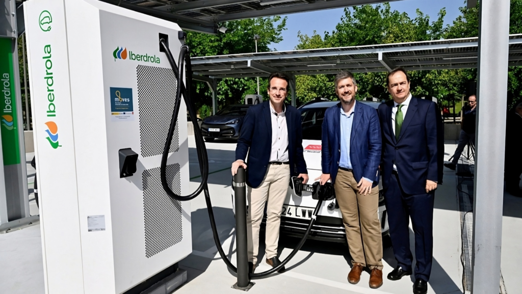 Iberdrola inaugura la electrolinera de carga rápida más grande de Madrid: 47 puntos y hasta 350 kW de potencia