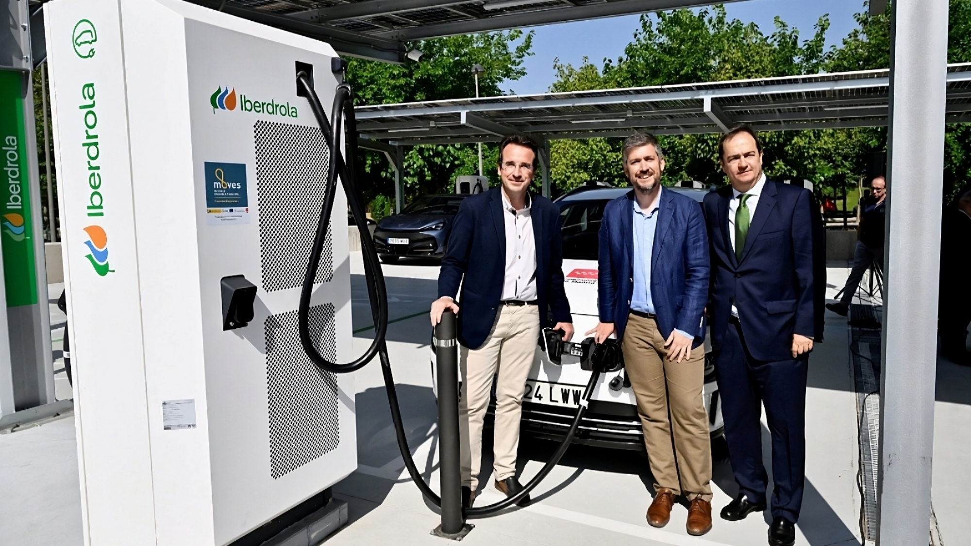 Iberdrola inaugura la electrolinera de carga rápida más grande de Madrid: 47 puntos y hasta 350 kW de potencia
