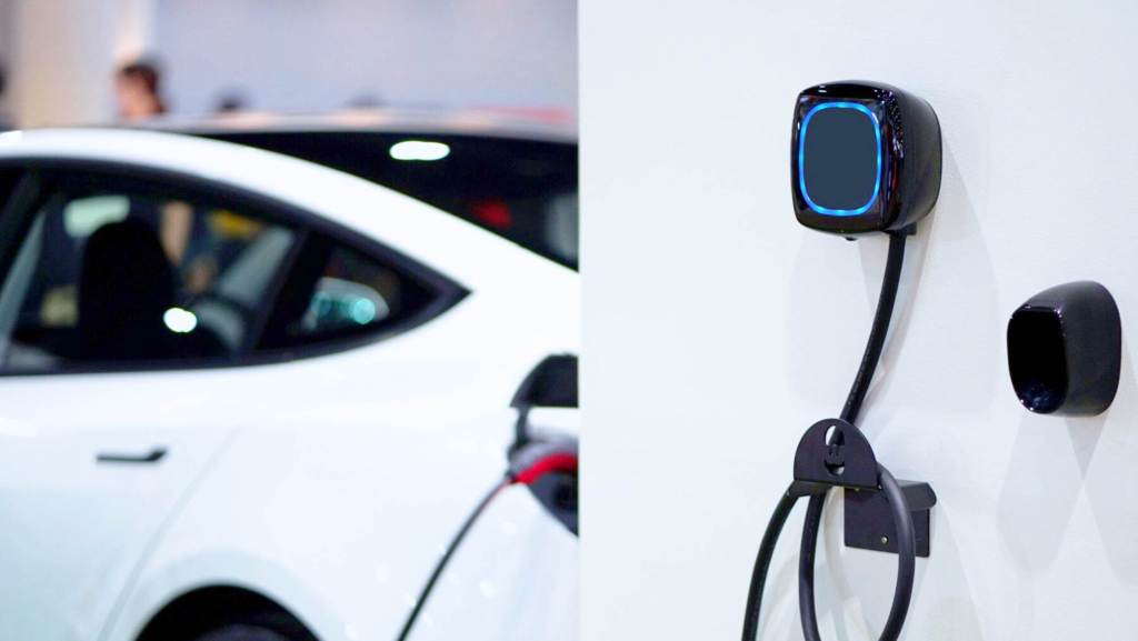 Los 10 accesorios que todo coche eléctrico debería tener (pero nadie te recomienda)