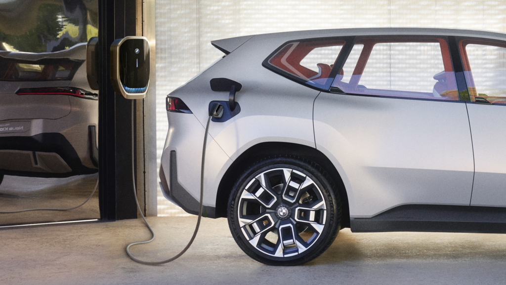 BMW planta cara a las marcas chinas: su nuevo SUV eléctrico recarga hasta 402 km de autonomía en 10 minutos