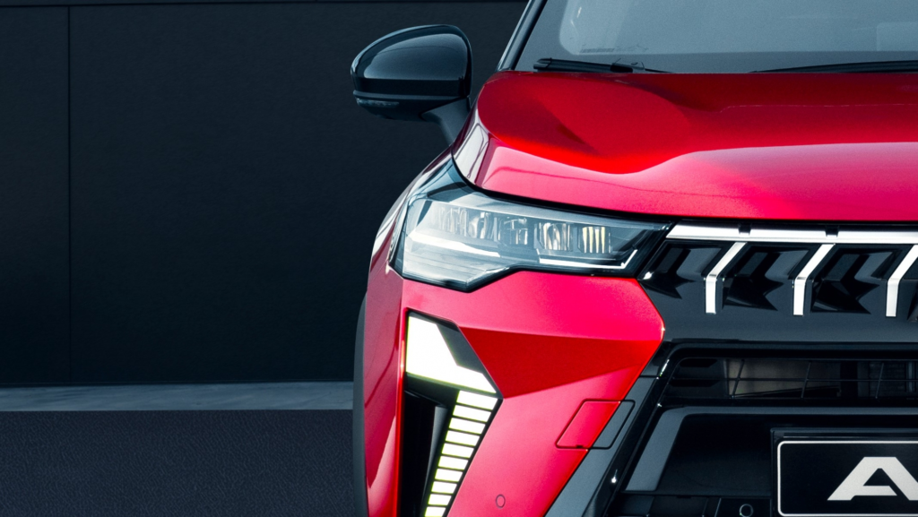 Con 8 años de garantía, gasta 4,7 L/100 y se fabrica en España: este SUV, que no es un Renault, recibe un nuevo motor híbrido