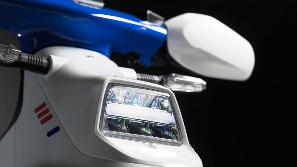 Parece de juguete, pero rinde como una moto 'de 125', es muy ligera y polivalente, y promete 120 km de autonomía