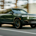 El SUV eléctrico de Rivian es tan rápido como muchos hiperdeportivos y puede usar los Supercargadores de Tesla