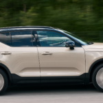 Este SUV prémium con Tesla como objetivo tiene 410 litros de maletero, y hasta 408 CV y 600 km de autonomía