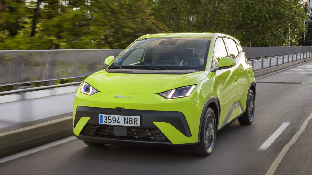 Es el coche eléctrico barato de moda, tiene hasta 507 km de autonomía y es realmente práctico para el día a día