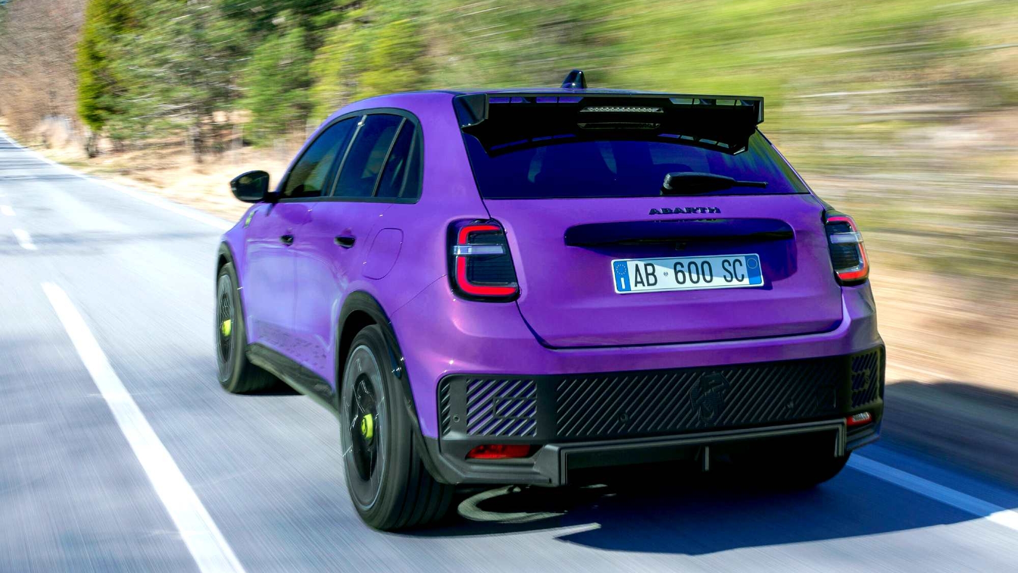 El modelo más potente de la historia de Abarth es un SUV eléctrico con 280 CV
