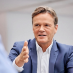 El jefe de Mercedes-Benz lo tiene claro: "Pensamos en motores de combustión para un mundo eléctrico y digital"