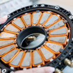 Este pequeño motor para coches eléctricos bate todos los récords históricos: tiene 738 CV y sólo pesa 13,1 kg