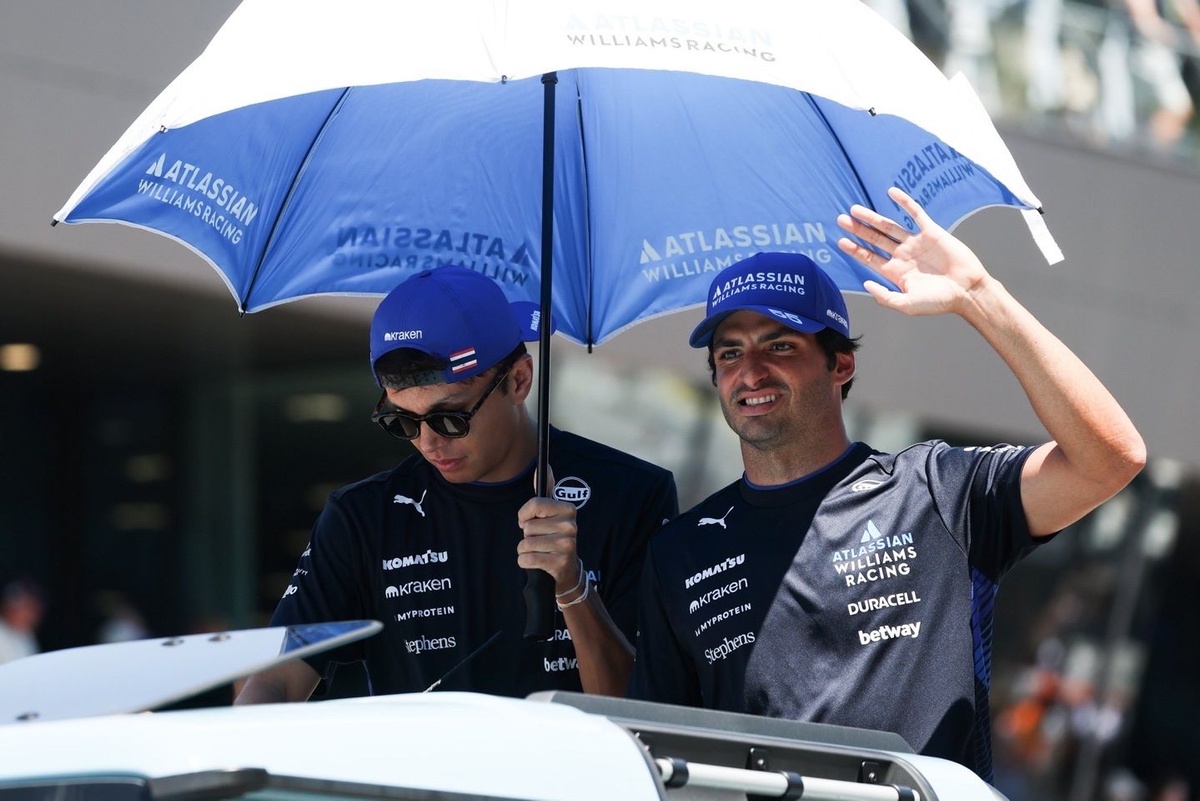 Albon explica cómo la llegada de Sainz a Williams ha cambiado su imagen en la F1 #F1 #FVDigital