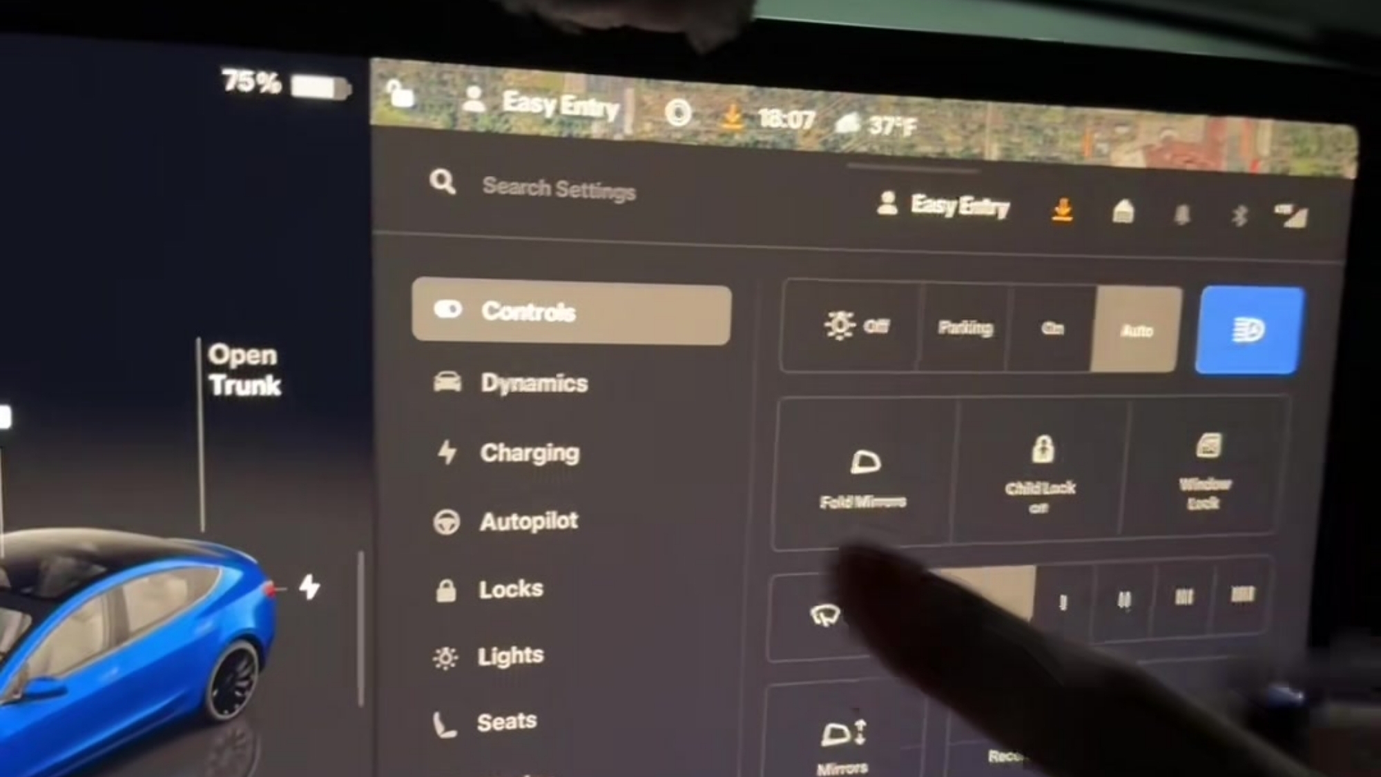 Este usuario de Tesla descubre una función secreta de la pantalla y lo que revela es de otro nivel