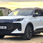 Más de 1.200 km de autonomía para este SUV híbrido: prueba del EBRO s700 PHEV hecho en España