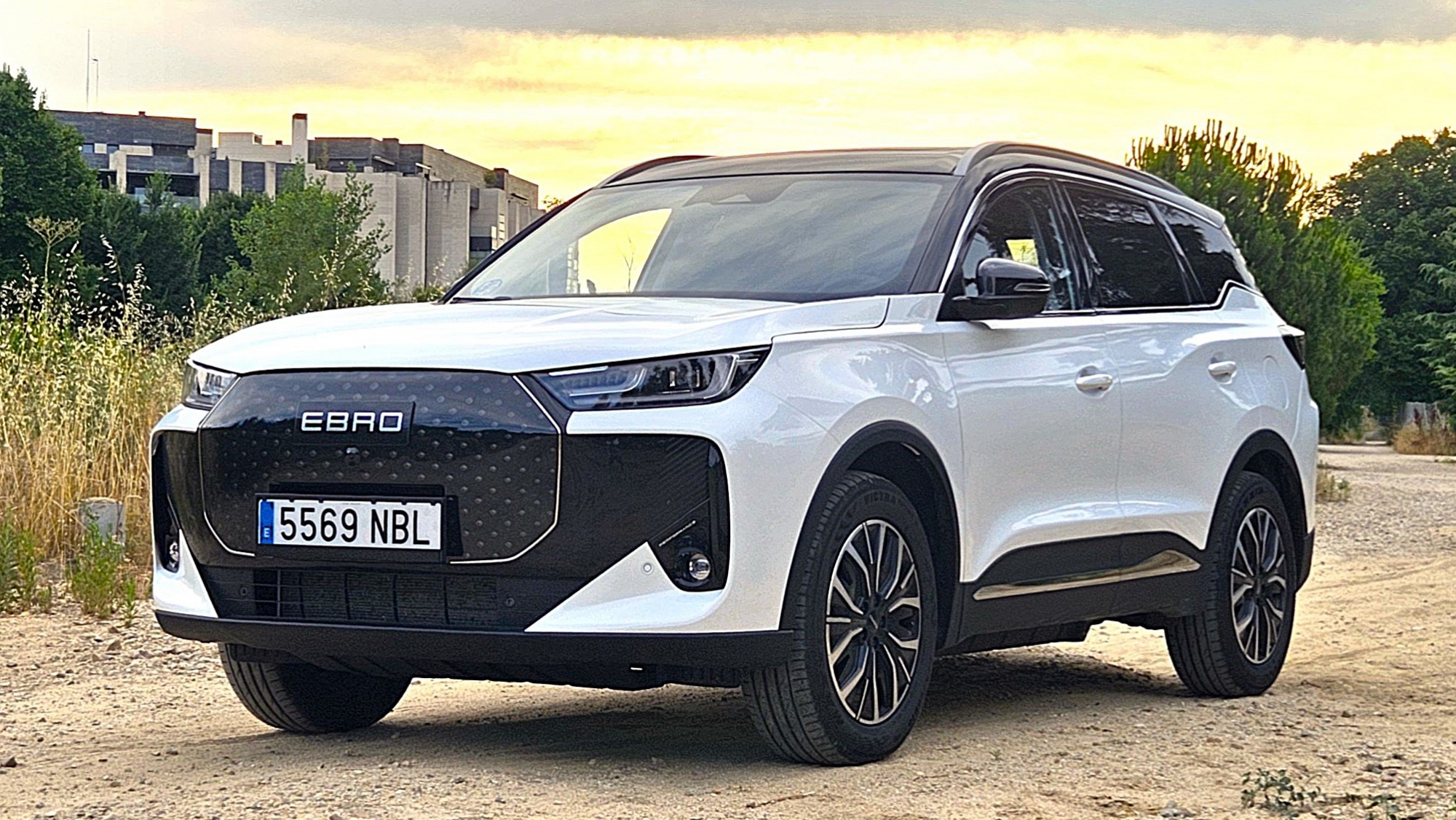 Más de 1.200 km de autonomía para este SUV híbrido: prueba del EBRO s700 PHEV hecho en España