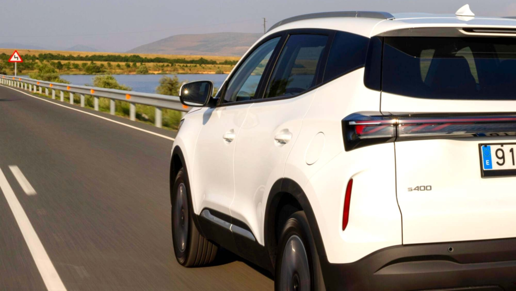 El SUV compacto más barato de la marca de moda tiene 211 CV, es híbrido y está disponible desde 27.490 €