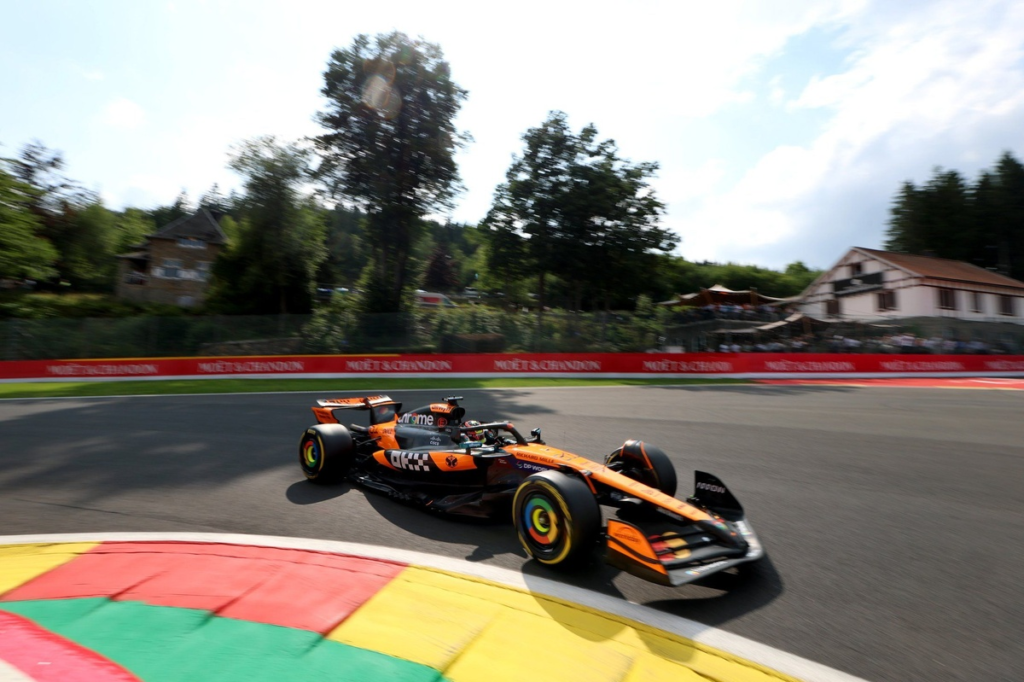 Piastri vuela en la clasificación sprint con Sainz 6º y Alonso fuera en SQ2 #F1 #FVDigital