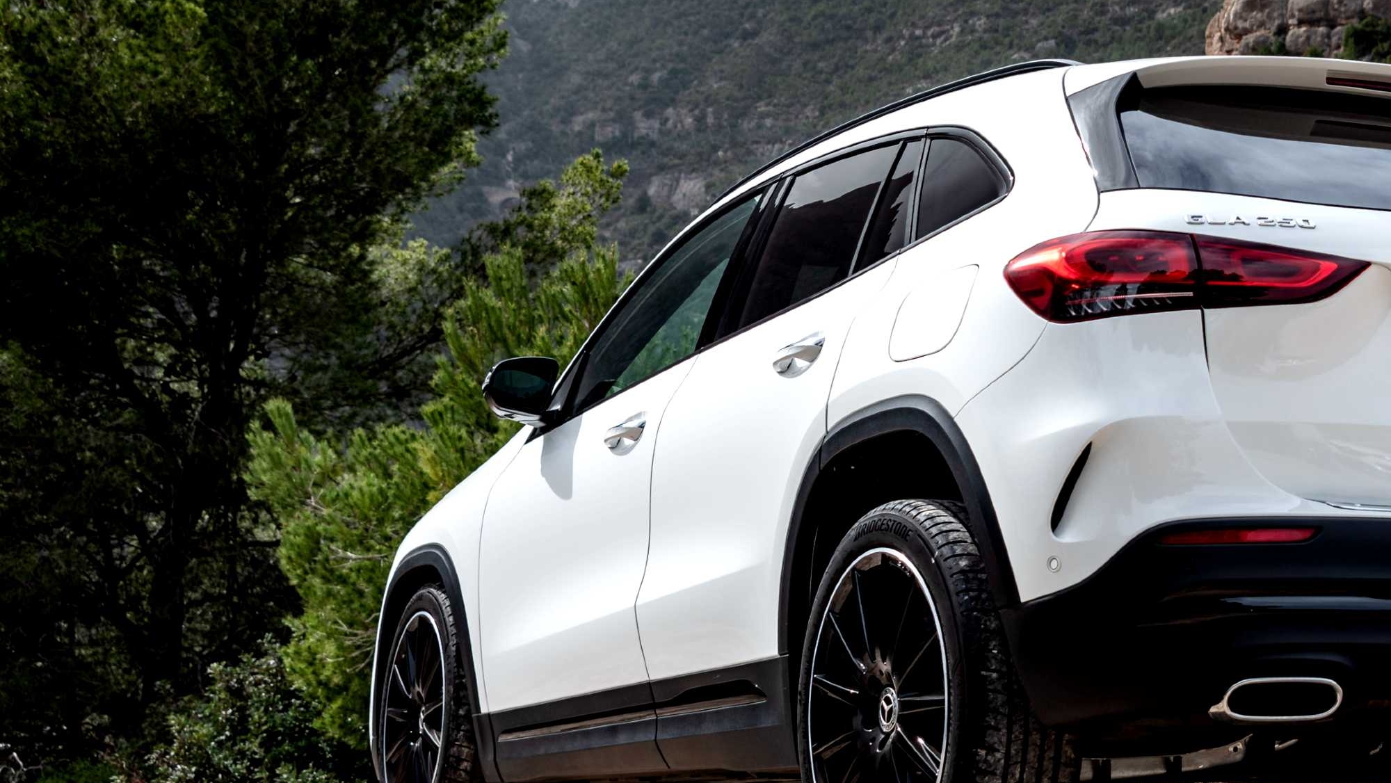 Este SUV compacto premium alemán es híbrido enchufable, solo gasta 1 l/100 km y puede funcionar en modo eléctrico durante 75 km