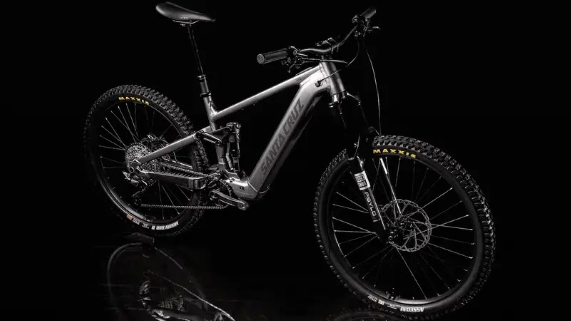 Gracias al aluminio, la bicicleta eléctrica de montaña más popular de este fabricante californiano es más asequible