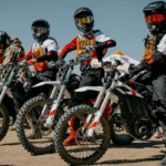 Una marca de motos eléctricas ha llevado varias a una carrera por el desierto, llevándose una de ellas la victoria