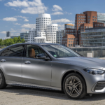 Este coche híbrido enchufable sigue siendo el sedán más admirado de Mercedes, pero ahora recorre 116 km en eléctrico