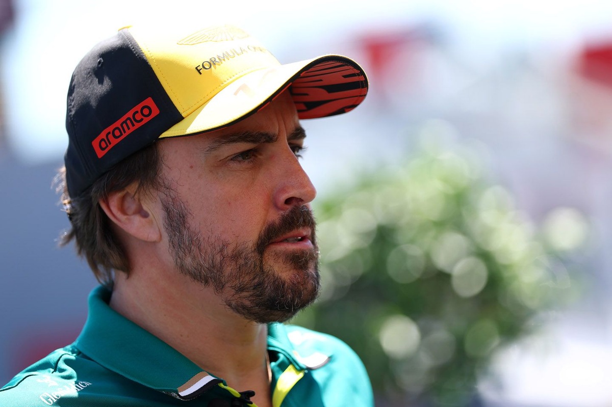 Aston Martin celebra el cumpleaños de Alonso con descuentos en su merchandising #F1 #FVDigital
