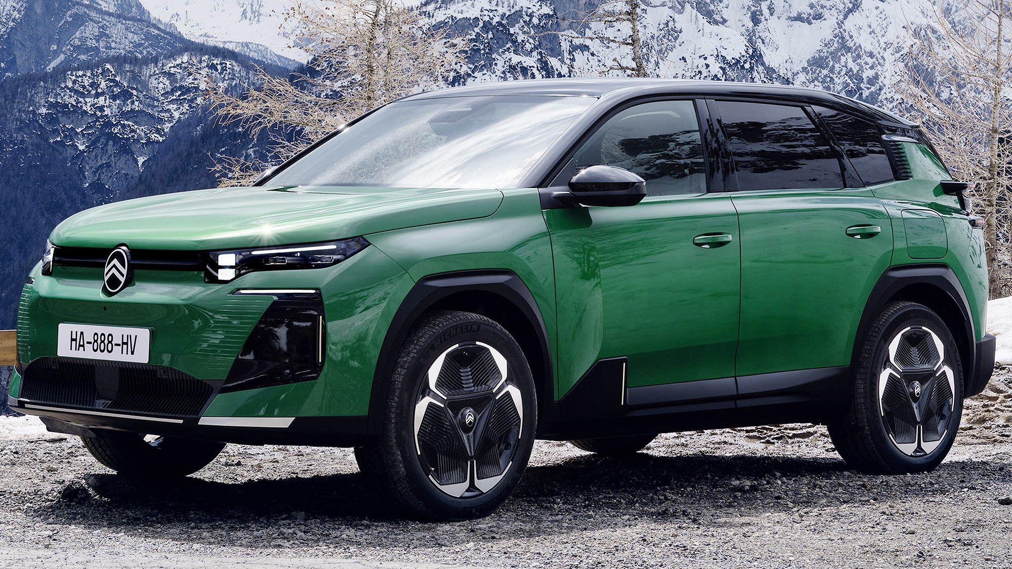 Ya tiene precios en España el nuevo Citroën C5 Aircross, un SUV disponible como híbrido y por primera vez en eléctrico que mejora en todo