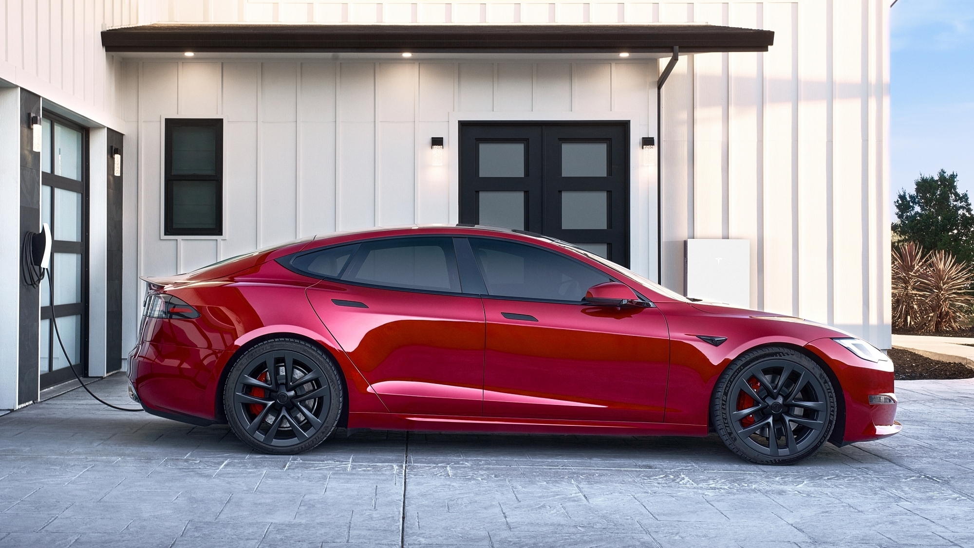Tesla se gasta 4.300.000.000 millones de dólares para reducir su dependencia de las baterías chinas