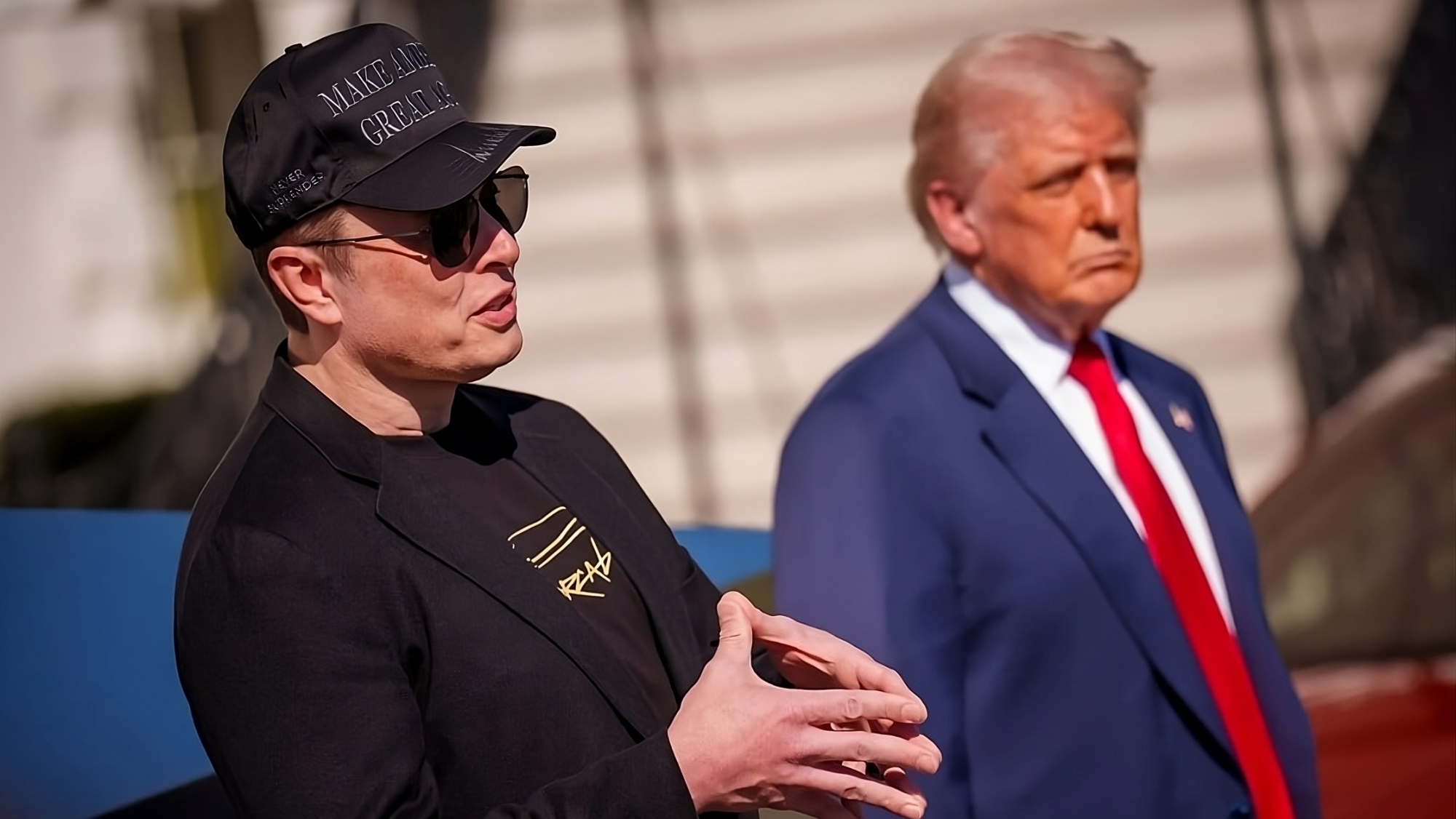 Donald Trump es fan, pero Elon Musk cree que "los coches de gasolina con cambio manual serán como montar a caballo"