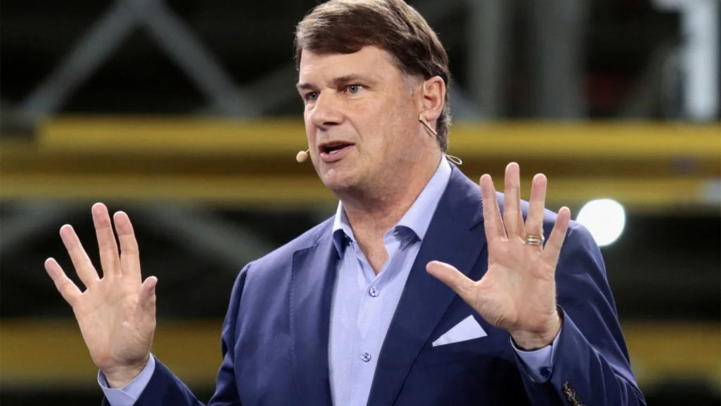 El CEO de Ford se rinde ante China: "Su progreso en coches eléctricos es lo más humillante que he visto"