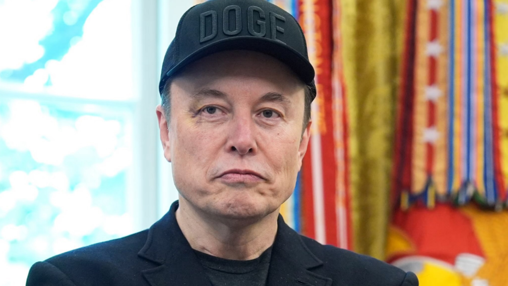 Elon Musk está desquiciado y ni quienes le apoyan como CEO de Tesla se libran de sus ataques