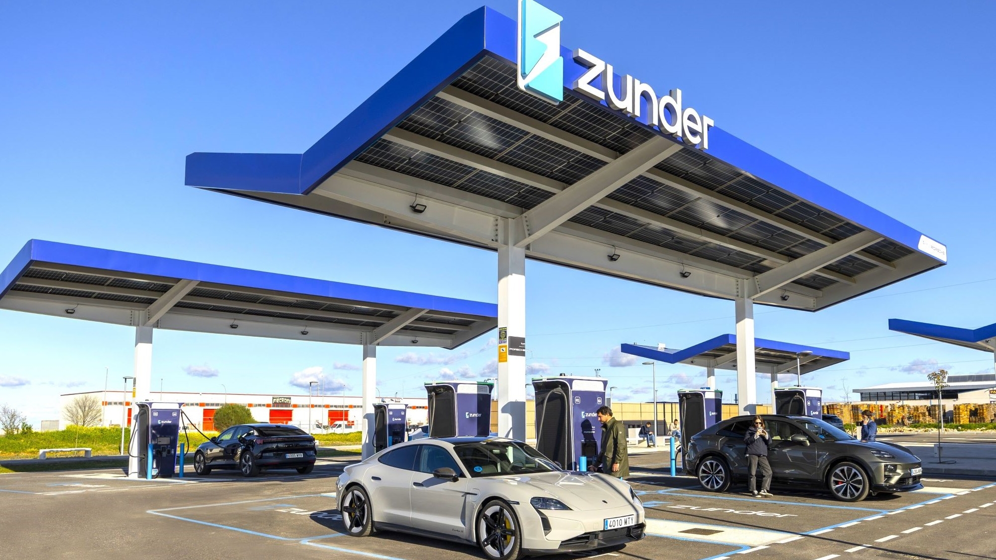 1.200 puntos de carga rápida en su app: Repsol y Zunder firman un importante acuerdo en España