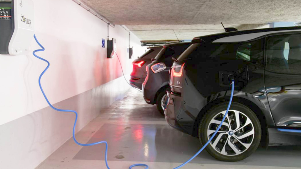 El lado 'más humano' del coche eléctrico: la fórmula desconocida para que las comunidades de propietarios monten puntos de carga
