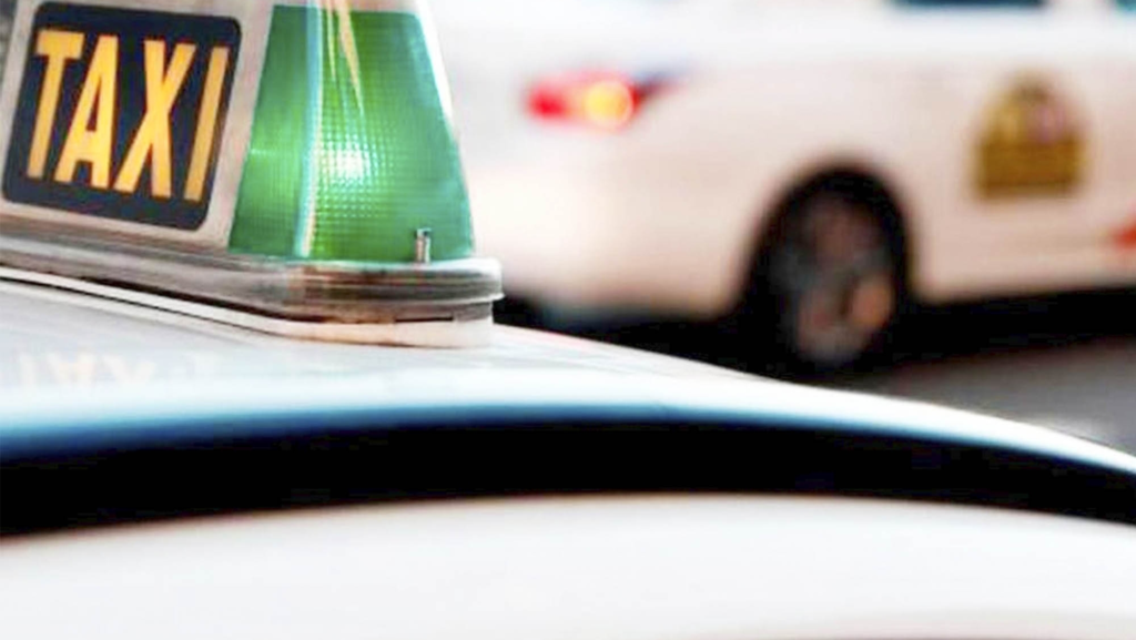 "No hay vuelta atrás": los taxistas están cambiando sus viejos coches diésel por los eléctricos de manera masiva