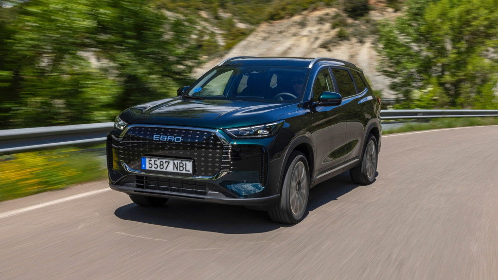 EBRO s800, un SUV con sello español con 90 km de autonomía que cuesta menos que sus rivales