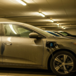¿Te vas de vacaciones y no te llevas el coche eléctrico? Esto es lo que tienes que hacer para que no le pase nada mientras no estás