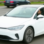 La OCU publica los "5 reyes de la autonomía" entre los coches eléctricos y denuncia una realidad que hay que conocer (y que no es el precio)