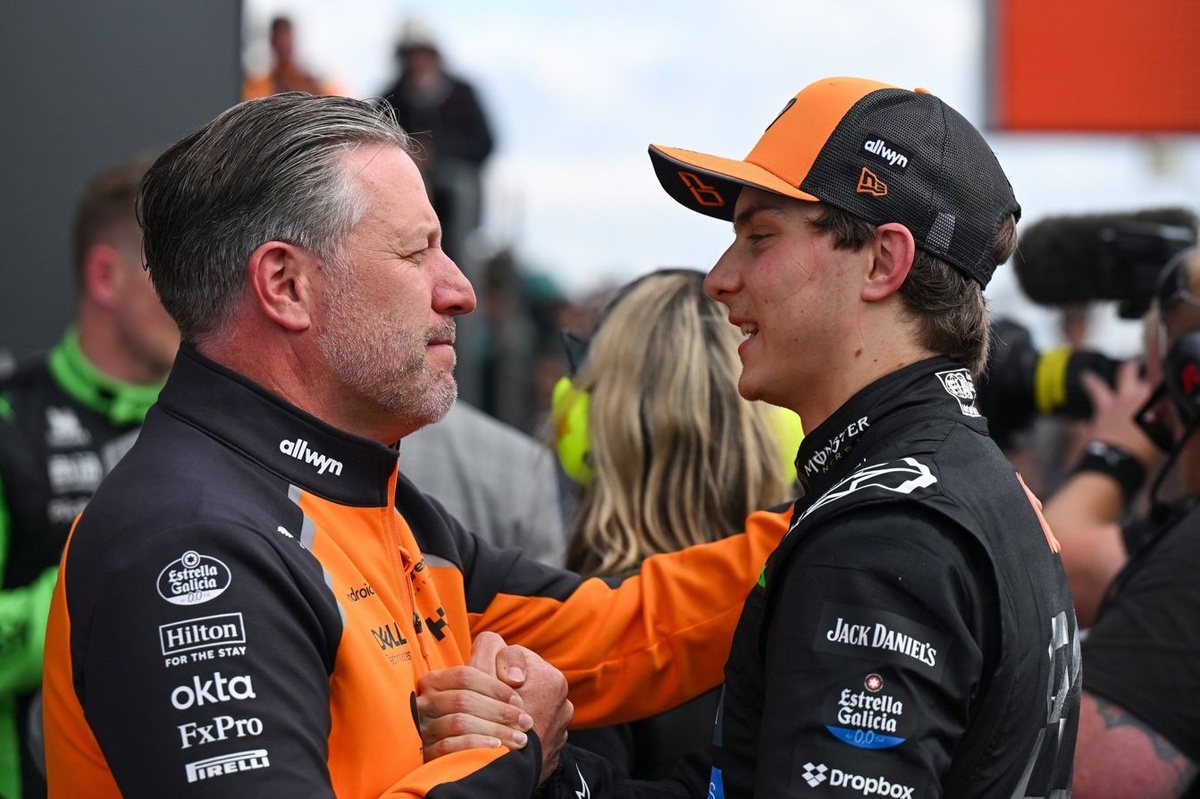 Zak Brown aclara por qué McLaren deja luchar a Piastri y Norris #F1 #FVDigital