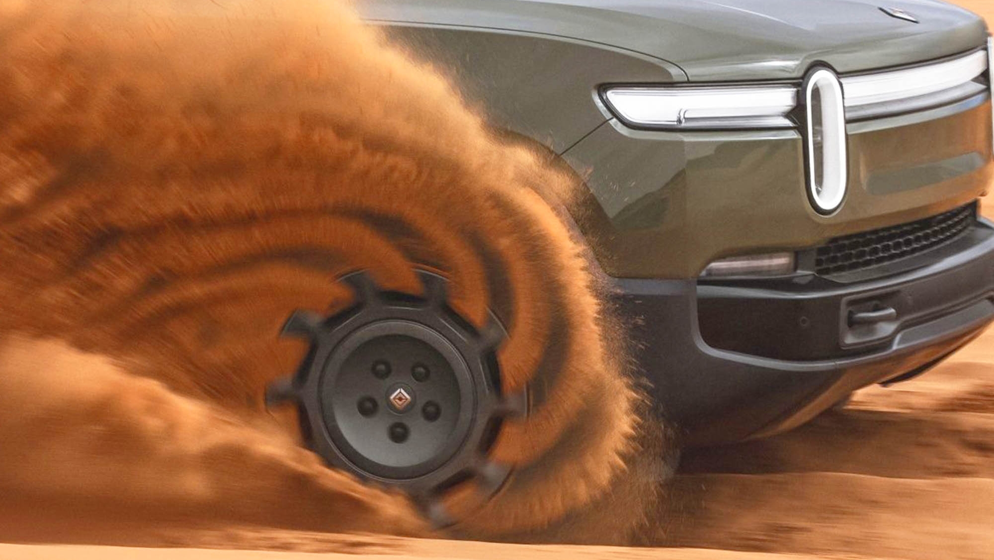 ¿Era mentira? El Tank Turn gira 360º los todoterrenos eléctricos de Rivian, pero no tiene nada que ver con lo que hace un tanque
