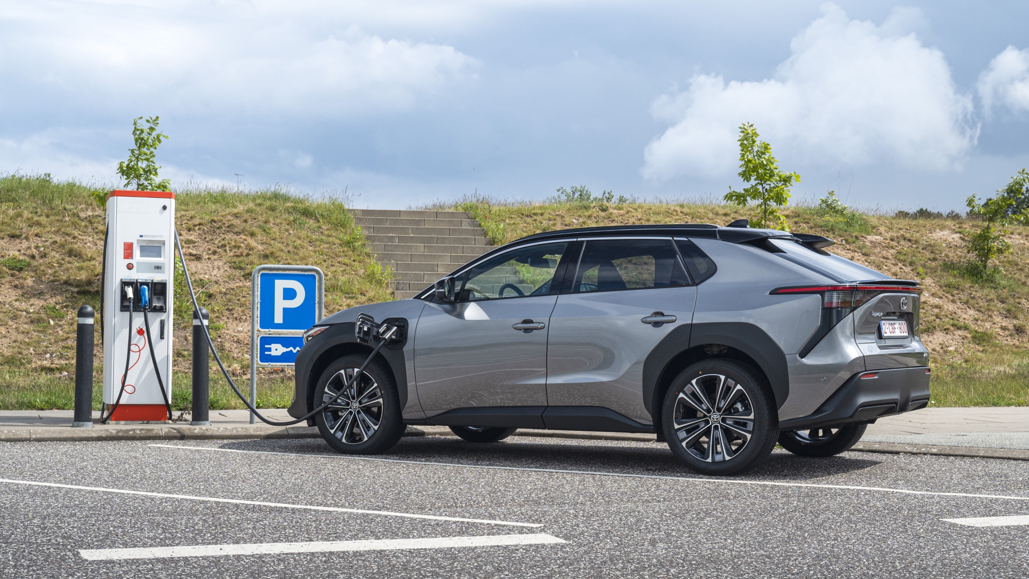 En solo siete meses de 2025, ya se han vendido en España los mismos eléctricos e híbridos enchufables que en todo 2024