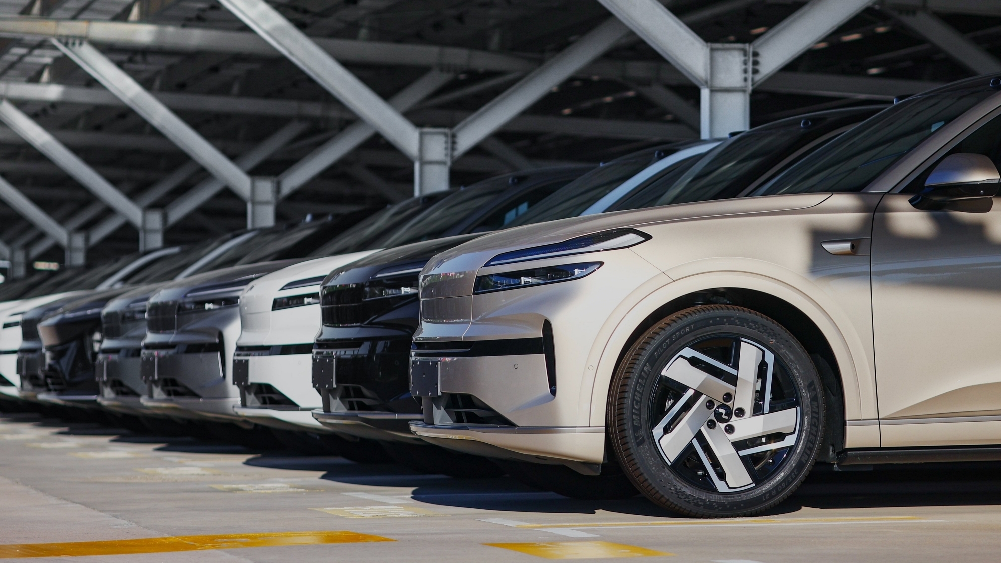 NIO bate récords con su nuevo SUV de 23.000 euros: entrega 400 coches cada día y no es suficiente