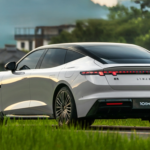 Este sedán híbrido chino (con 1.400 km de autonomía y 523 CV) revienta las reservas con casi 13.000 en 24 horas