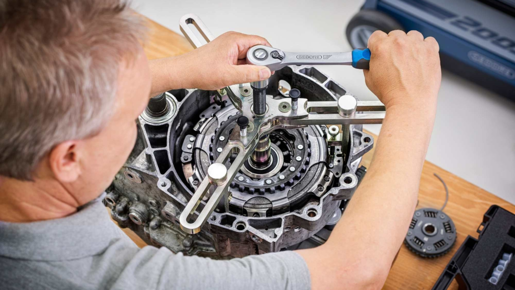 Una de cal y una de arena: reparar un coche eléctrico es más barato, pero también tarda más que en un modelo de combustión