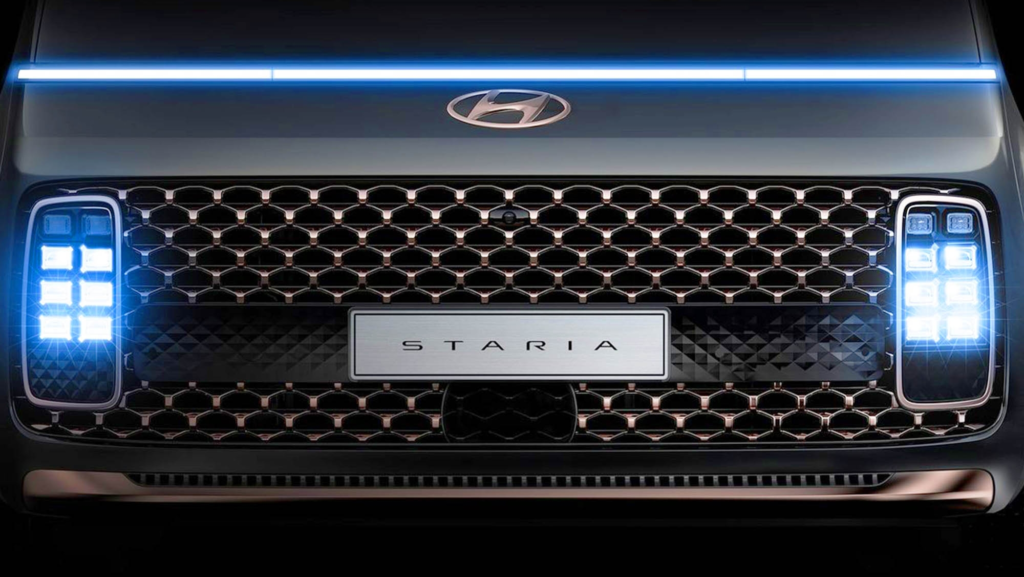 Hyundai Staria: el monovolumen híbrido futurista de 225 CV y 9 plazas baja de precio para ser el mejor coche familiar del mercado