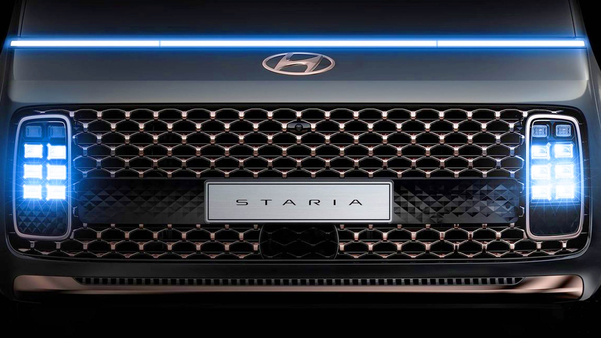 Hyundai Staria: el monovolumen híbrido futurista de 225 CV y 9 plazas baja de precio para ser el mejor coche familiar del mercado
