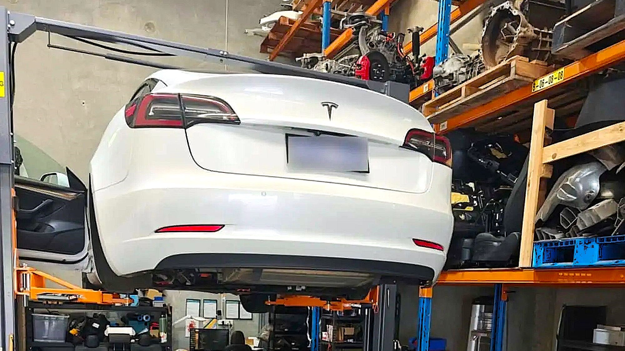 Tras 410.000 km, un Tesla Model 3 de Uber pasa por el taller, y su estado real sorprende al mecánico