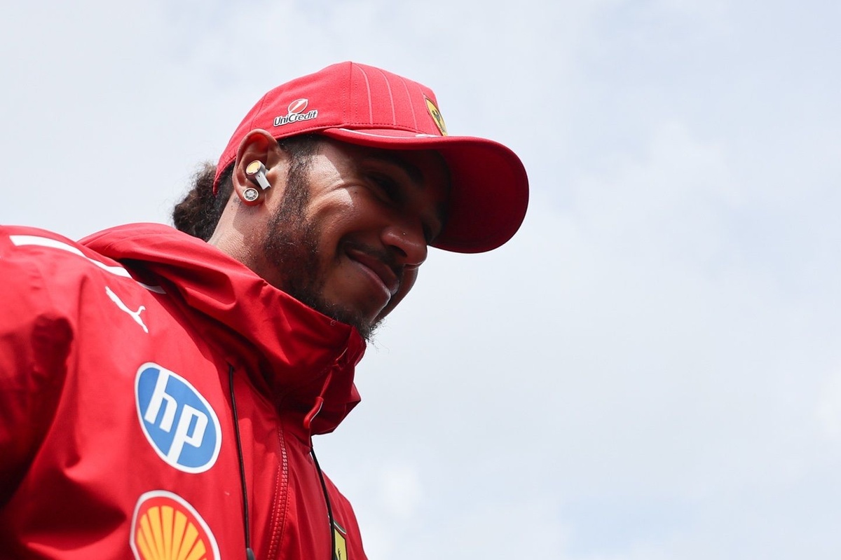 Ex piloto de Ferrari asegura que “el 90% del equipo no quería a Hamilton” #F1 #FVDigital