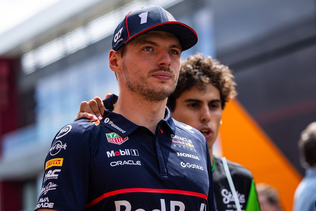 Verstappen explica por qué guardó silencio sobre los rumores de Mercedes #F1 #FVDigital