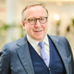El jefe de Toyota en Europa lo tiene claro: "No impulsaremos los coches eléctricos donde no hay demanda"