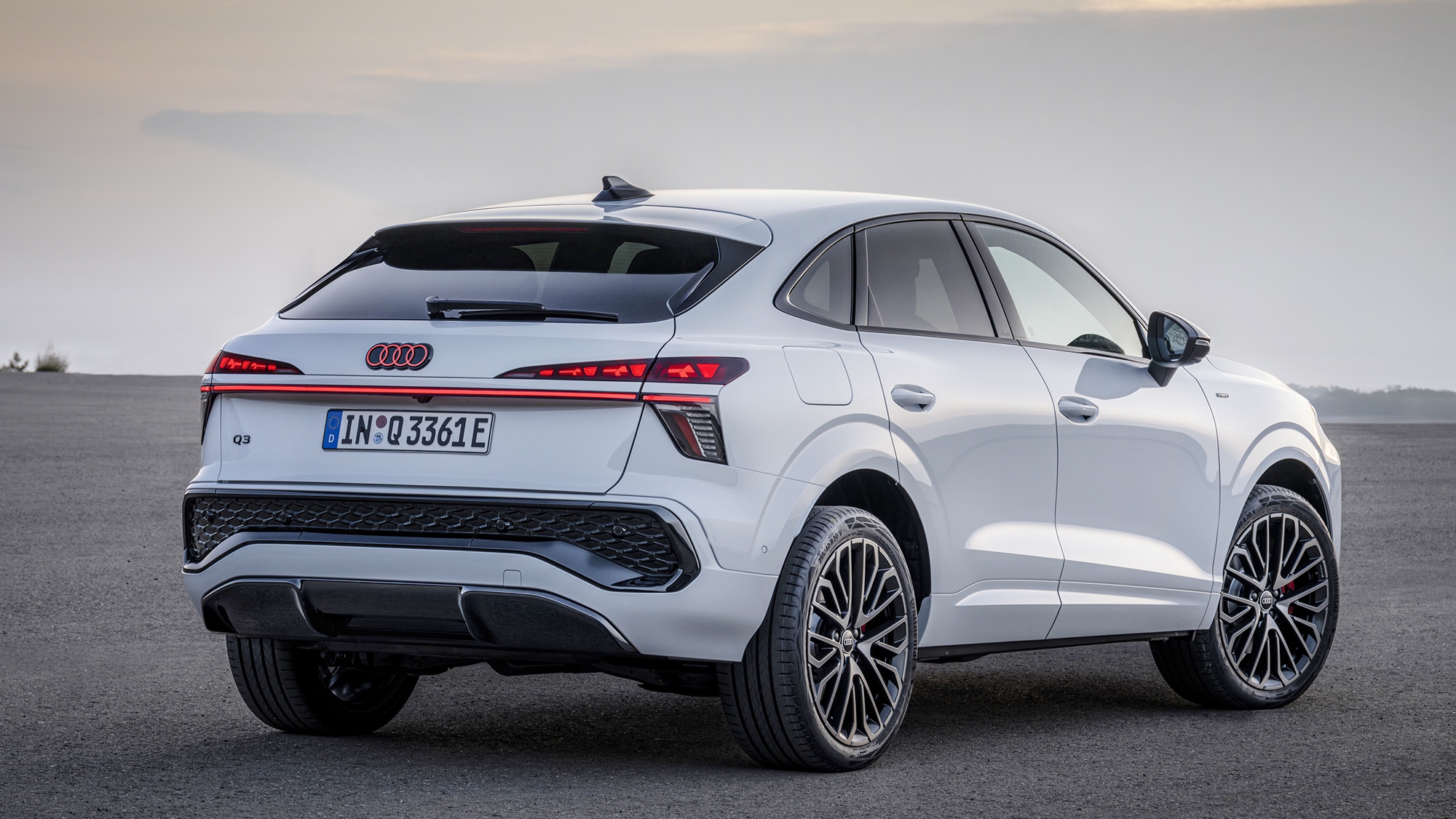 Hasta 118 km de autonomía eléctrica y una estética más deportiva: así es el nuevo SUV híbrido de Audi