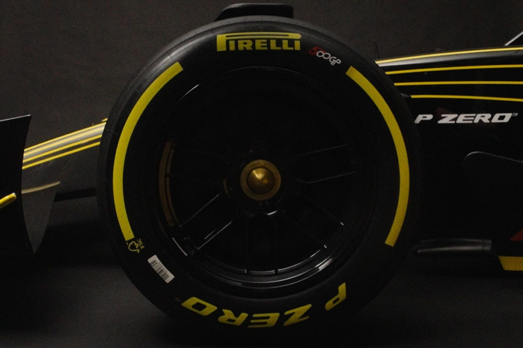 Logo especial y neumáticos más blandos #F1 #FVDigital