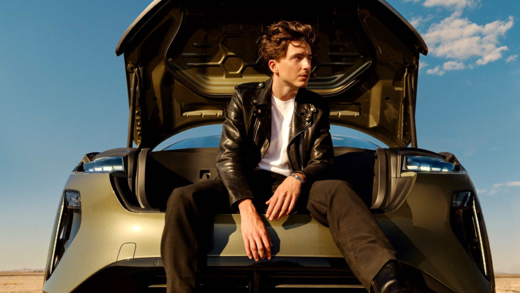 Adiós a los gusanos de arena de 'Dune', Timothée Chalamet se pasa a los coches eléctricos