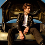 Adiós a los gusanos de arena de 'Dune', Timothée Chalamet se pasa a los coches eléctricos